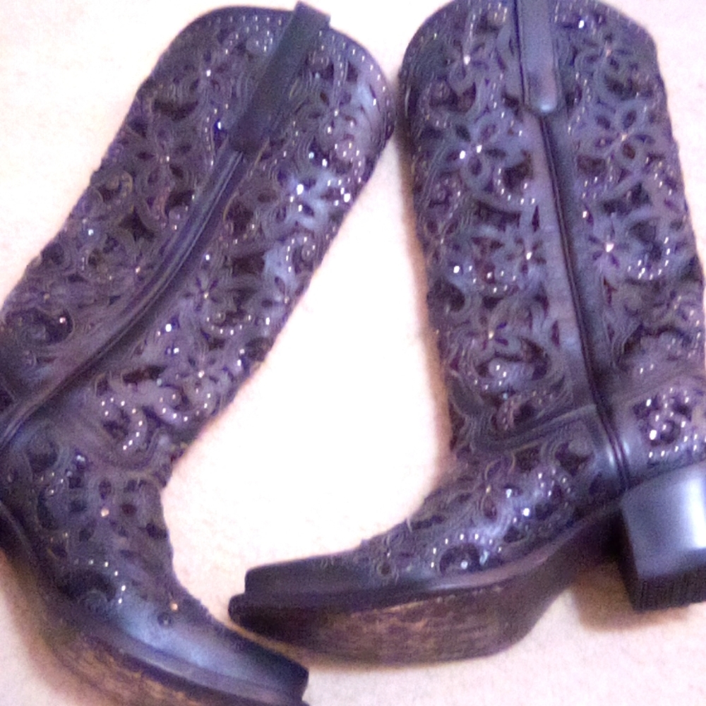 BOOTS